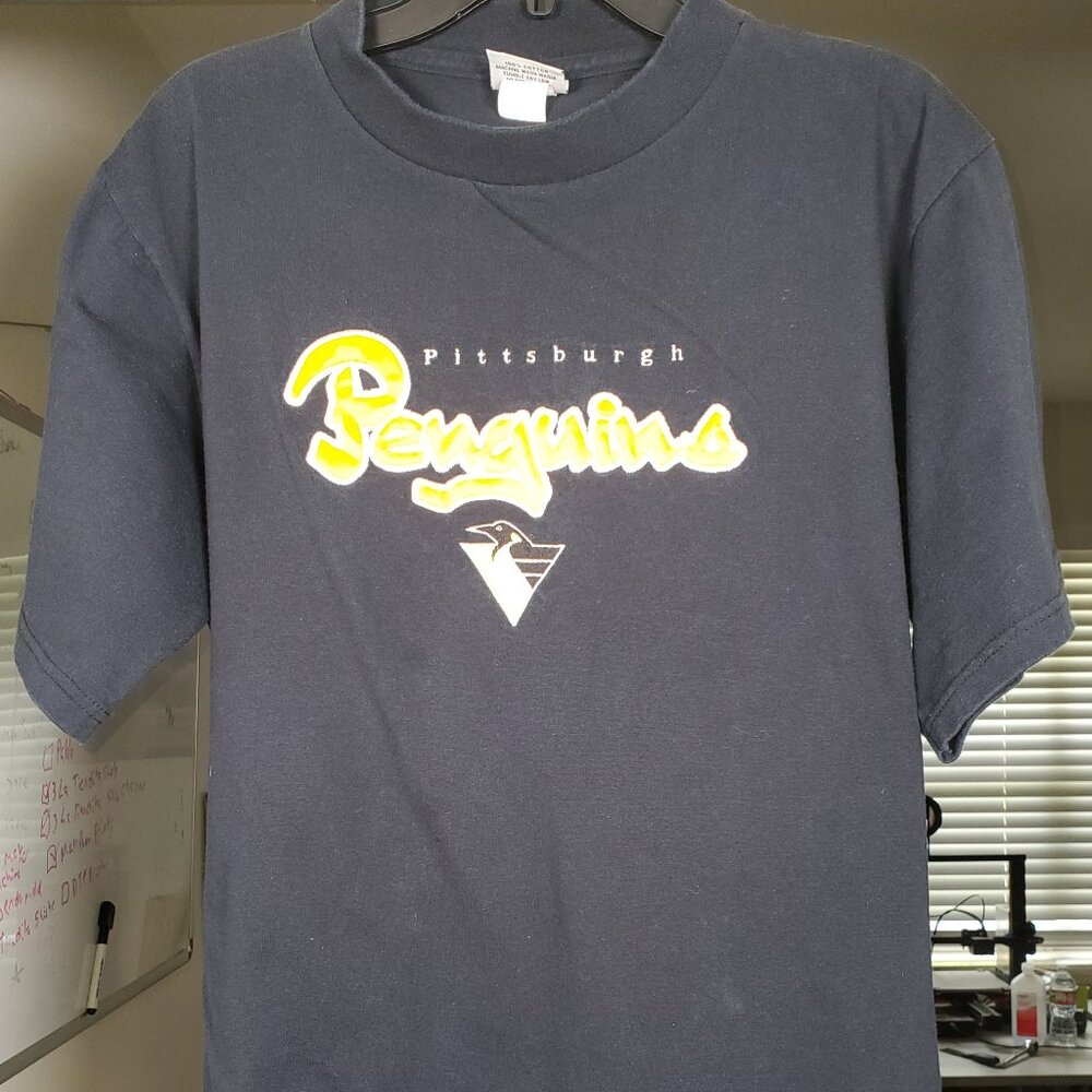 PITTSBURGH PENGUINS BLACK  T-SHIRT  LARGE